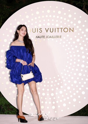 【フォト】シン・ミナ、ブルーのミニドレス姿でラブリーなほほ笑み