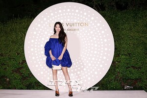 【フォト】シン・ミナ、ブルーのミニドレス姿でラブリーなほほ笑み