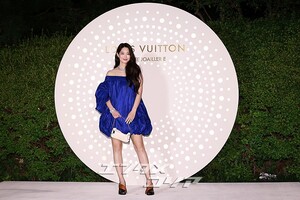 【フォト】シン・ミナ、ブルーのミニドレス姿でラブリーなほほ笑み