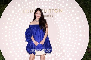 【フォト】シン・ミナ、ブルーのミニドレス姿でラブリーなほほ笑み