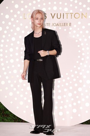 【フォト】Stray Kidsフィリックス、童話の中の王子さまのよう