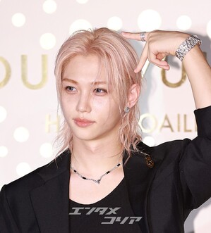 【フォト】Stray Kidsフィリックス、童話の中の王子さまのよう