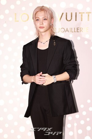 【フォト】Stray Kidsフィリックス、童話の中の王子さまのよう