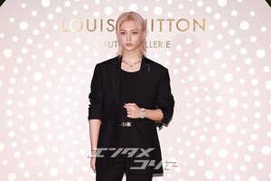 【フォト】Stray Kidsフィリックス、童話の中の王子さまのよう