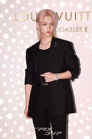 【フォト】Stray Kidsフィリックス、童話の中の王子さまのよう