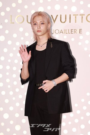 【フォト】Stray Kidsフィリックス、童話の中の王子さまのよう