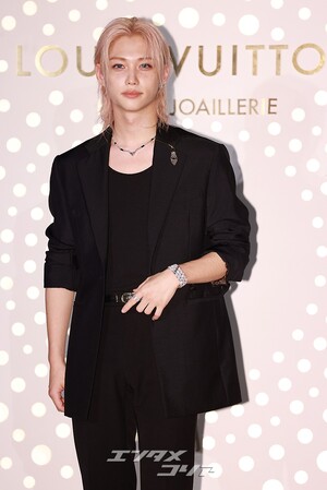 【フォト】Stray Kidsフィリックス、童話の中の王子さまのよう