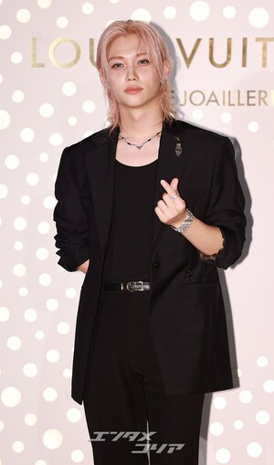 【フォト】Stray Kidsフィリックス、童話の中の王子さまのよう