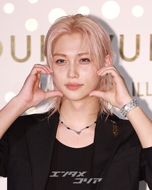 【フォト】Stray Kidsフィリックス、童話の中の王子さまのよう