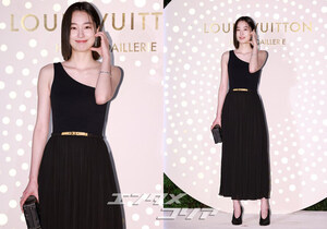 【フォト】片方の肩を出したウォン・ジアン、ギリシャの女神のよう