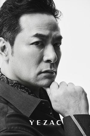 【フォト】トークが人気「コミュニケーション専門家」キム・チャンオク　白黒グラビアなのに驚異のカリスマ性