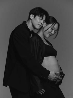 【フォト】イム・ジョンヒ　臨月のおなかを出して…バレエダンサーの夫と熱いポーズ