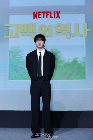 【フォト】キュートなビジュアルのユン・サンヒョン、シックな装い