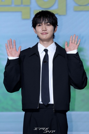 【フォト】キュートなビジュアルのユン・サンヒョン、シックな装い