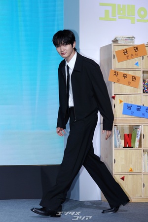 【フォト】キュートなビジュアルのユン・サンヒョン、シックな装い