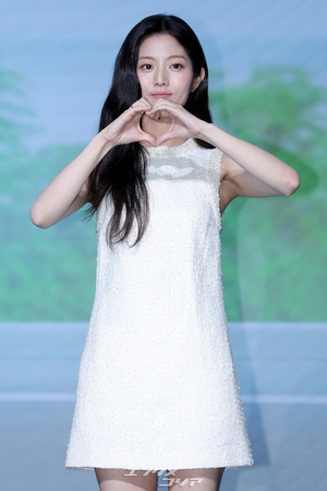 【フォト】シン・ウンス、白いミニワンピ姿で清純な雰囲気