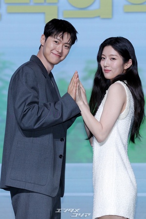 【フォト】コンミョン＆シン・ウンス、アンドレ・キムのショーでおなじみのポーズ