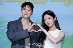 【フォト】コンミョン＆シン・ウンス、アンドレ・キムのショーでおなじみのポーズ