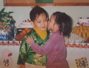 【フォト】防弾少年団V、幼少時代のキュートな写真公開