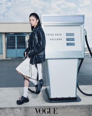 【フォト】IVEレイ、はつらつとしたエネルギーでシック＆ラブリーな魅力