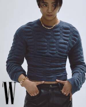 【フォト】ロウン、筋肉質ボディ＆ジュエリーのコラボ…格の違うオーラ