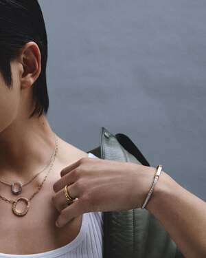 【フォト】ロウン、筋肉質ボディ＆ジュエリーのコラボ…格の違うオーラ