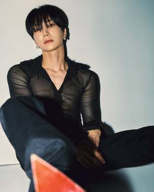 【フォト】SUPER JUNIORイトゥク「腹筋チラ見せ」グラビア