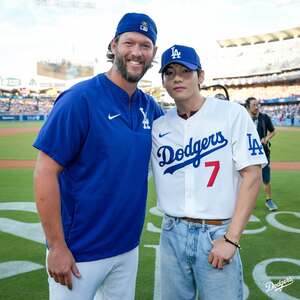 【フォト】「勝利の妖精」になったBTSのV、野球のユニフォームもよく似合う