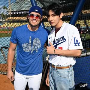 【フォト】「勝利の妖精」になったBTSのV、野球のユニフォームもよく似合う