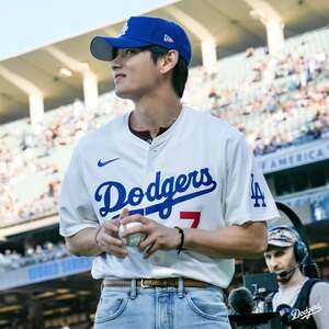 【フォト】「勝利の妖精」になったBTSのV、野球のユニフォームもよく似合う