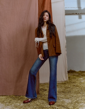 【フォト】スジ　あふれる感性とシックなムード…「GUESS」秋物グラビア公開