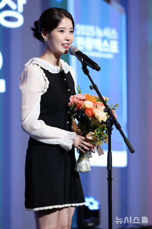 【フォト】IU、上品ワンピで「ビジュ爆発」