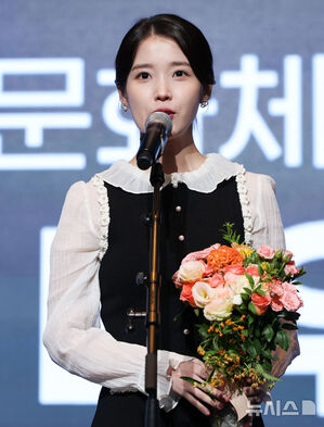 【フォト】IU、上品ワンピで「ビジュ爆発」