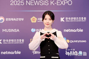 【フォト】IU、上品ワンピで「ビジュ爆発」