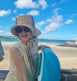 54歳イ・ヨンエ、相変わらず清純…リゾート地で上品な美しさアピール