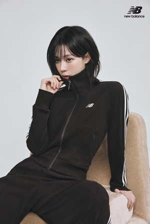 【フォト】aespaウィンター、「NEW BALANCE」とともにスタイリッシュなライフスタイル提案