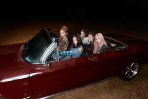 MEOVV、東京ガールズコレクションのメインステージに立つ…フィナーレを飾る予告