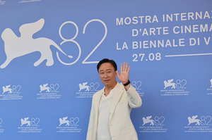 【フォト】映画『仕方ない』のキャストたち、「第82回ヴェネツィア国際映画祭」フォトコール・イベント出席