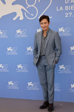 【フォト】映画『仕方ない』のキャストたち、「第82回ヴェネツィア国際映画祭」フォトコール・イベント出席