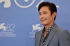 【フォト】映画『仕方ない』のキャストたち、「第82回ヴェネツィア国際映画祭」フォトコール・イベント出席