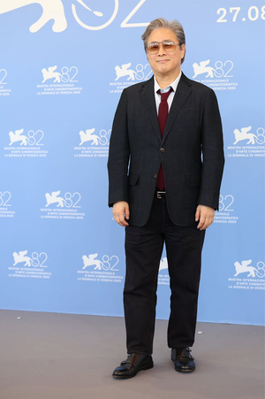 【フォト】映画『仕方ない』のキャストたち、「第82回ヴェネツィア国際映画祭」フォトコール・イベント出席