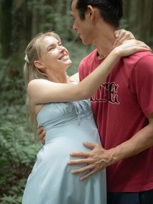 【フォト】キスをするBeenzino＆ミチョヴァ、愛情あふれるマタニティフォト公開