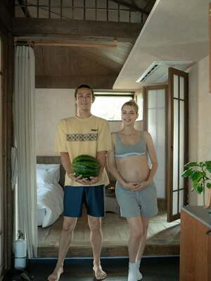 【フォト】キスをするBeenzino＆ミチョヴァ、愛情あふれるマタニティフォト公開