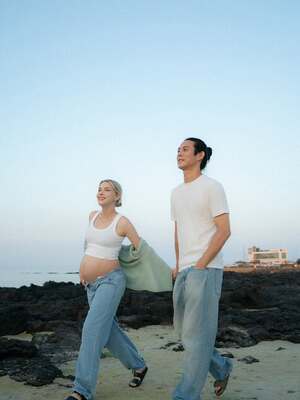 【フォト】キスをするBeenzino＆ミチョヴァ、愛情あふれるマタニティフォト公開