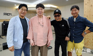 【フォト】「57年ぶりの完全体」公演を前に集まった「C’EST SI BON」のメンバーたち