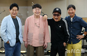 【フォト】「57年ぶりの完全体」公演を前に集まった「C’EST SI BON」のメンバーたち