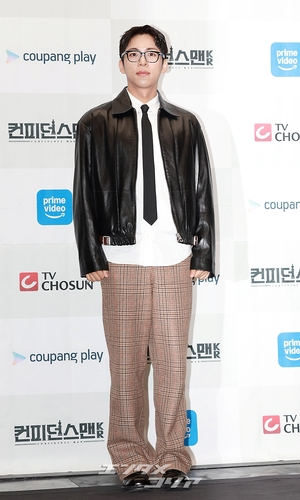 【フォト】チュ・ジョンヒョク＆パク・ヒスン、男の友情際立つポーズ