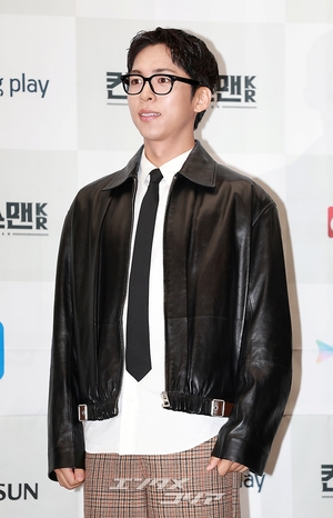 【フォト】チュ・ジョンヒョク＆パク・ヒスン、男の友情際立つポーズ