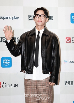 【フォト】チュ・ジョンヒョク＆パク・ヒスン、男の友情際立つポーズ