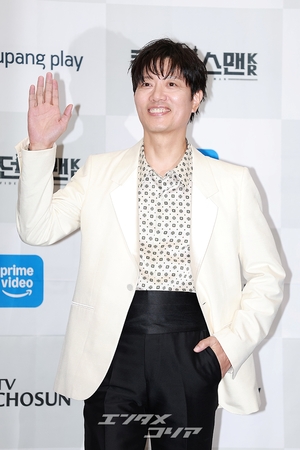 【フォト】チュ・ジョンヒョク＆パク・ヒスン、男の友情際立つポーズ